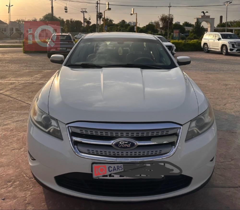 Ford Taurus